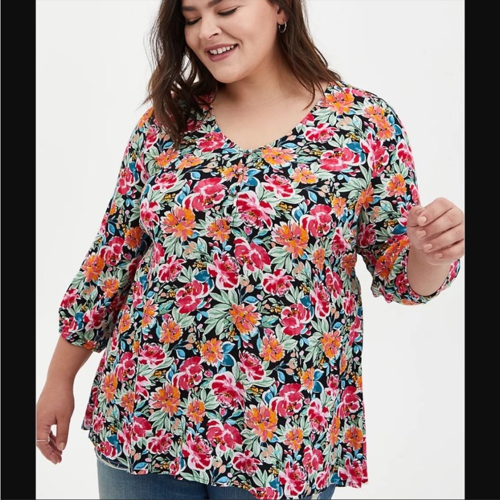 Torrid floral crinkle gauze hi-low top size 2